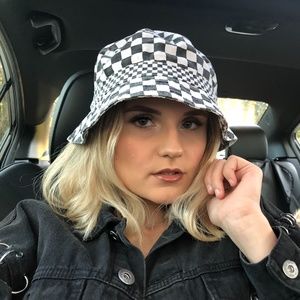 BLACK AND WHITE CHECKERED BUCKET HAT